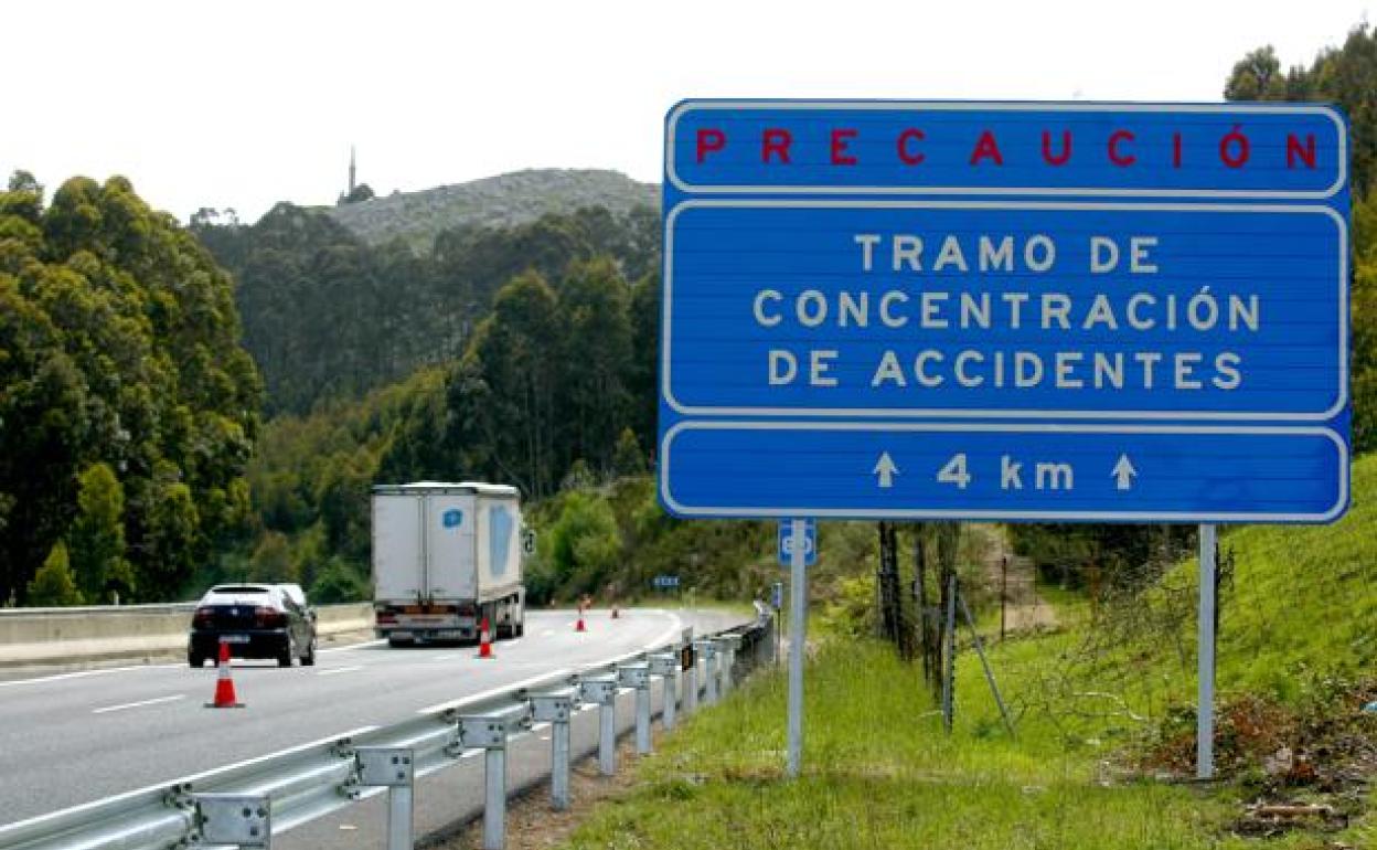 Una Mujer Herida Tras Una Colisi N Entre Dos Turismos Y Un Cami N En